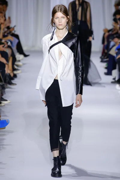 Look 30